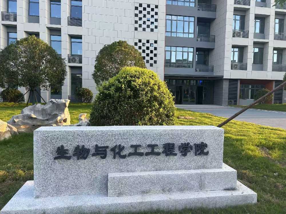 潼南区扬州职业大学体育场高杆灯项目